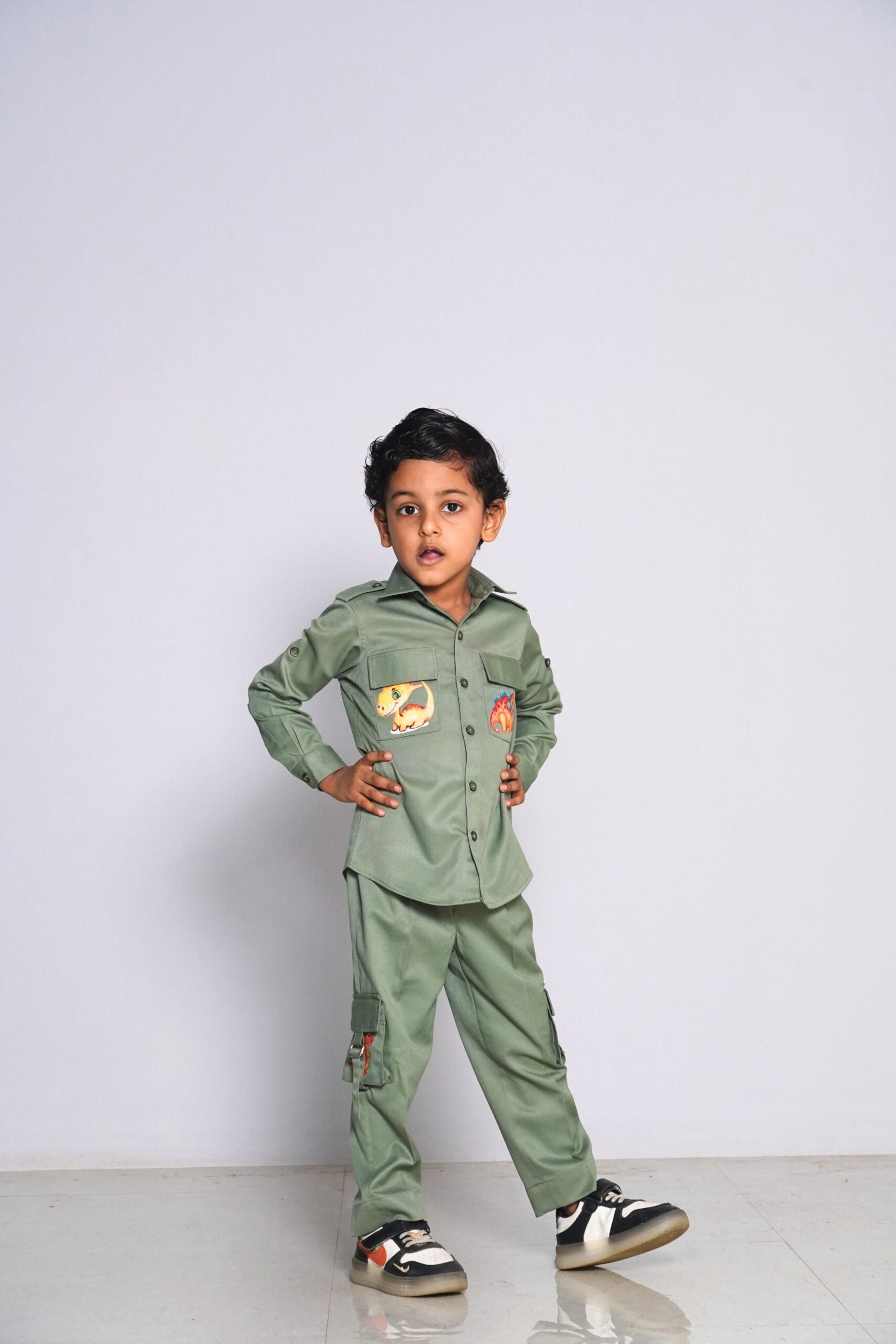 Dino Explorer 2 piece set.