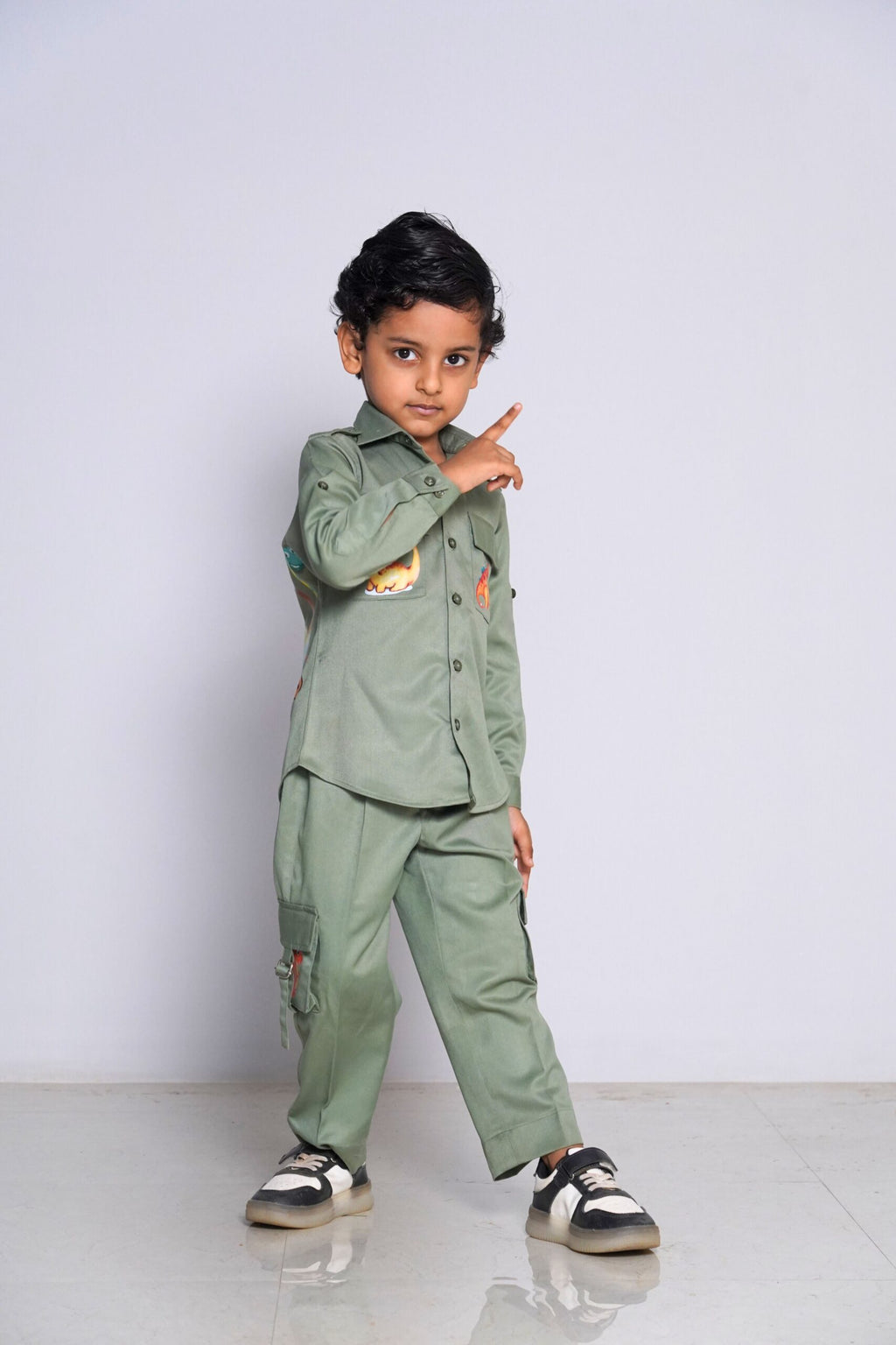 Dino Explorer 2 piece set.