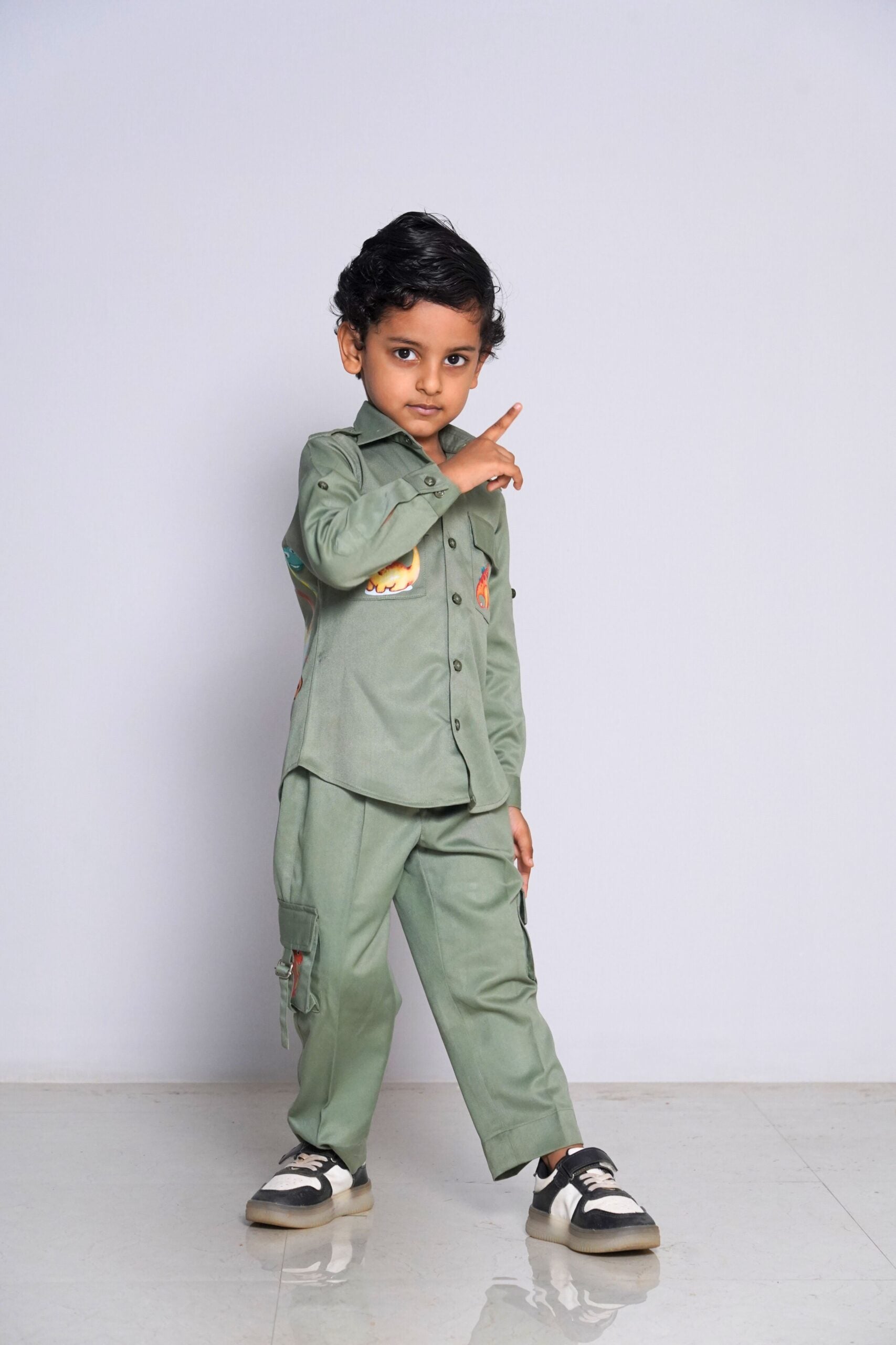 Dino Explorer 2 piece set.