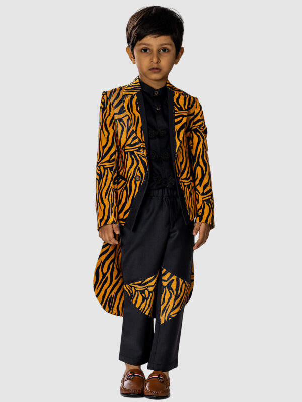 TIGER HIGH-LOW BLAZER SET